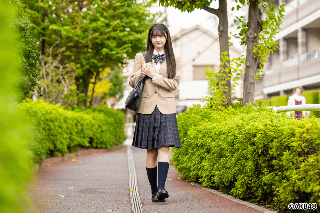 星稜中学校（石川県）の新制服　モデル：久保姫菜乃