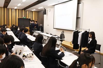 3年生の巣立ち教室「スーツの着こなしセミナー」【山梨県立青洲高等学校・洋服専門店の満足屋が開催】