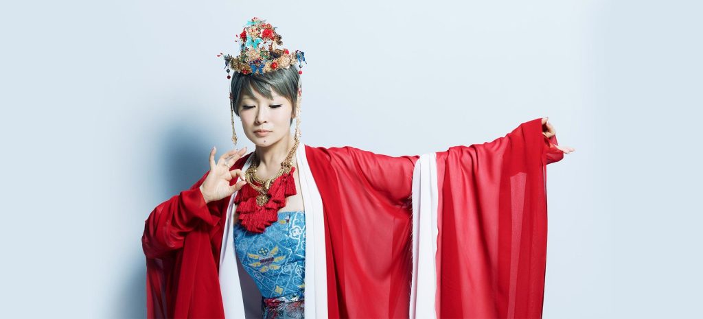 椎名林檎、東京・大阪・福岡でツアー衣裳展開催【景気の回復発売記念